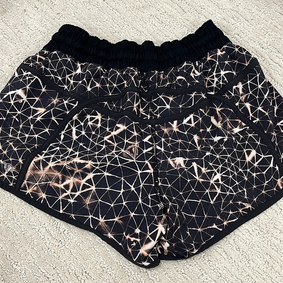 Lululemon Tracker Shorts Star Crushed Multi - Picture 3 of 5